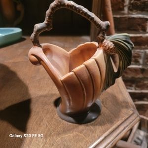 Roseville Pinecone Brown basket